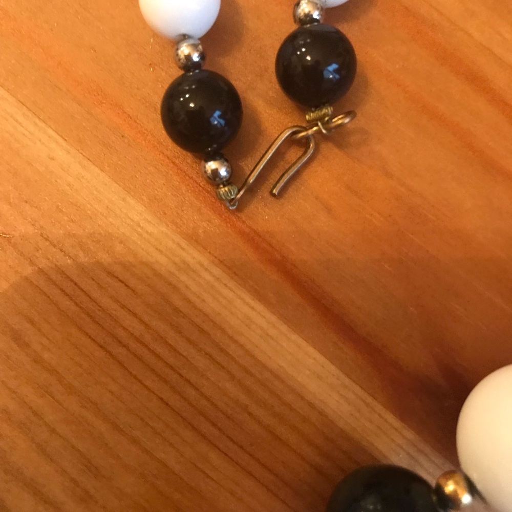 Black&white mother of pearl bead necklace - Picture 3 of 4